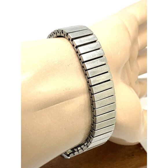 Timex Q Men's Watch Vintage Quartz Gold Dial Day Date 33mm Expansion Ste… - Picture 10 of 14